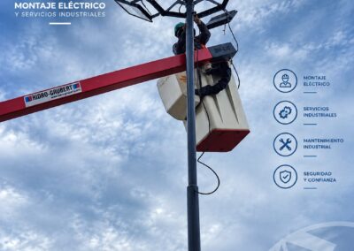 Montaje de torres de iluminacion – Grobocopatel